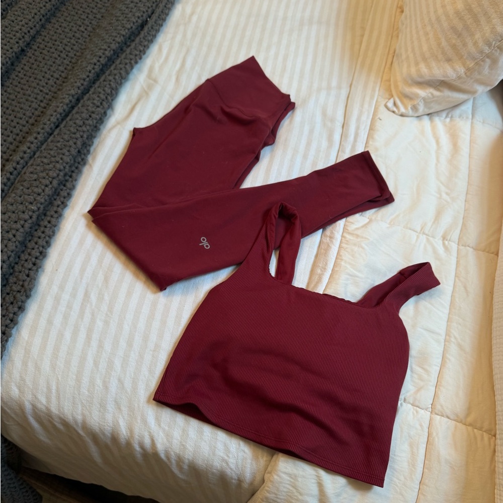 ALO Yoga Women's set in Burgundy
